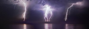 Что происходит, когда молния ударяет в океан?