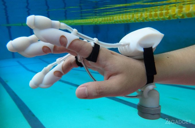 Японские инженеры изобрели инновационную перчатку-гидролокатор 